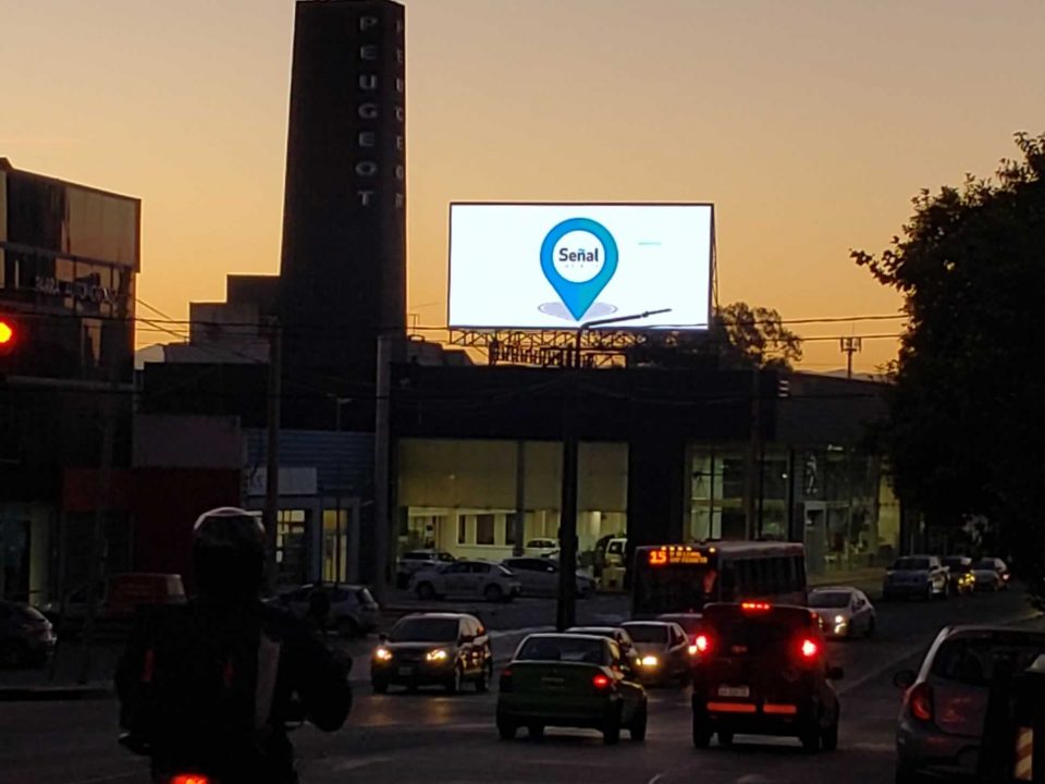 La superioridad estratégica del OOH/DOOH en Córdoba: más allá de la publicidad